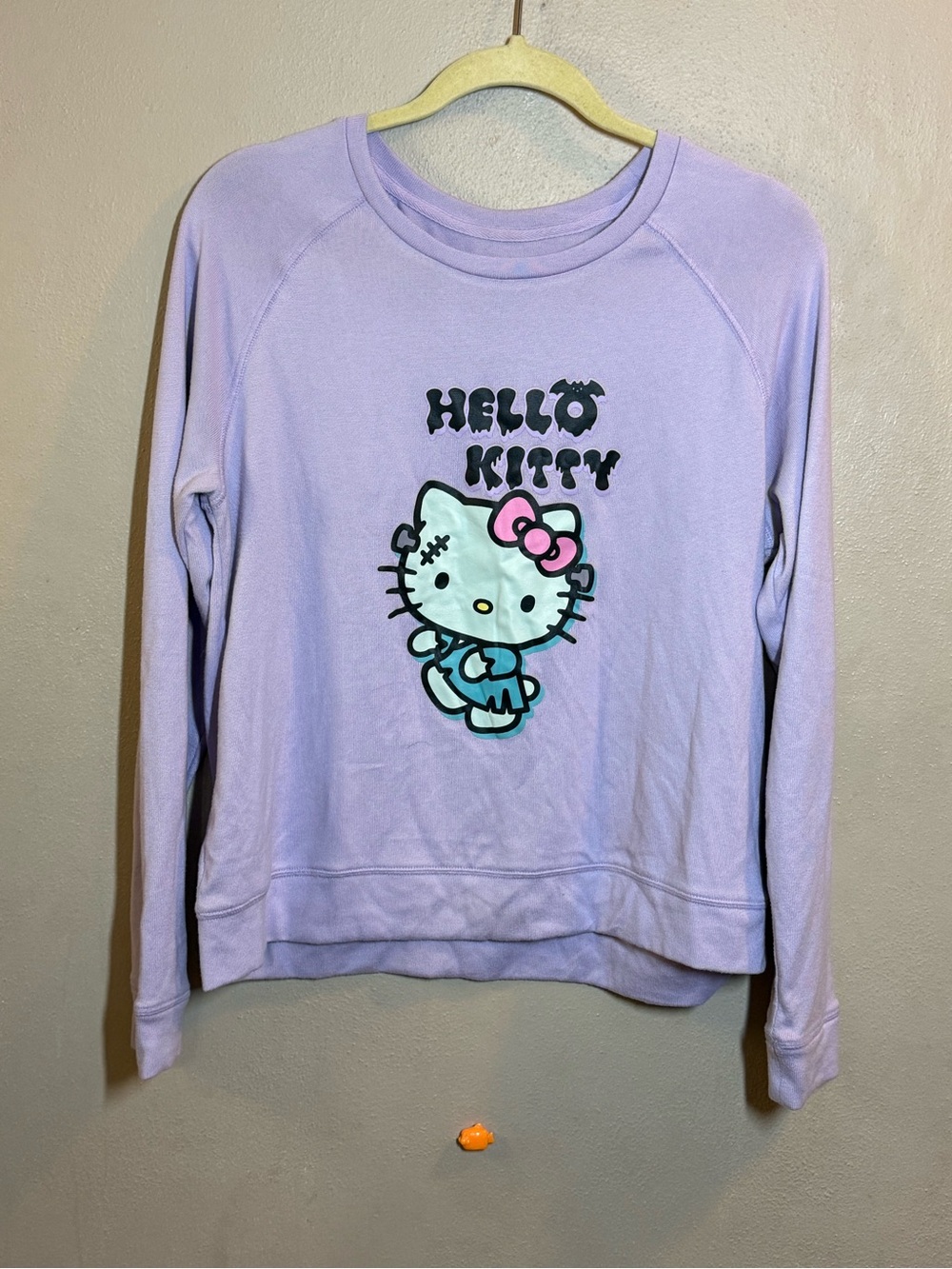 Women’s Hello Kitty Lavender Halloween Sweatshirt Sz Med (8/10)